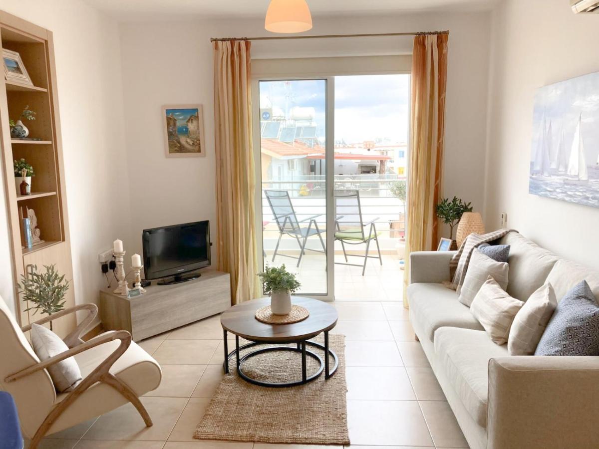 Apartment Helena Paralimni Eksteriør billede