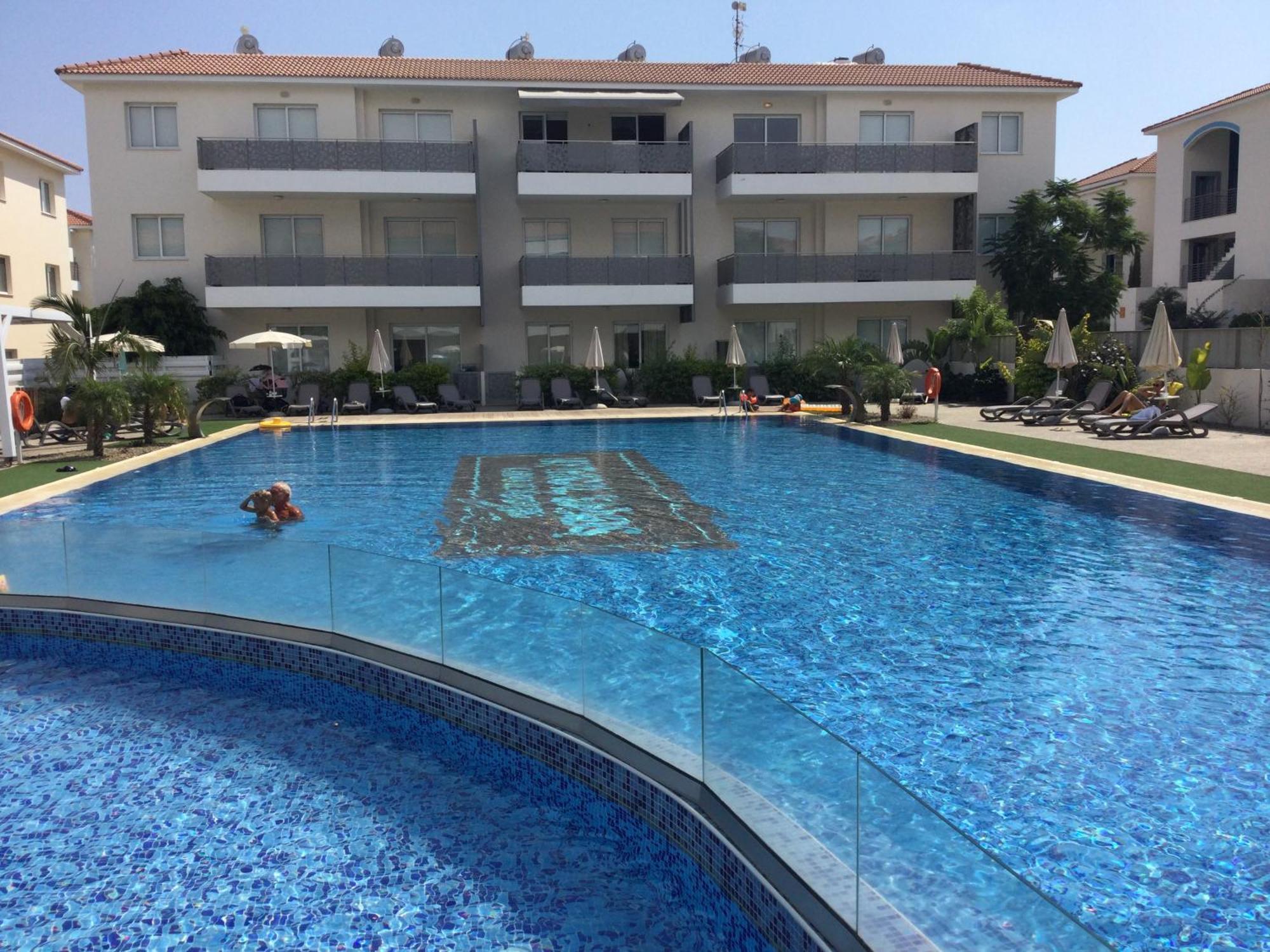 Apartment Helena Paralimni Eksteriør billede