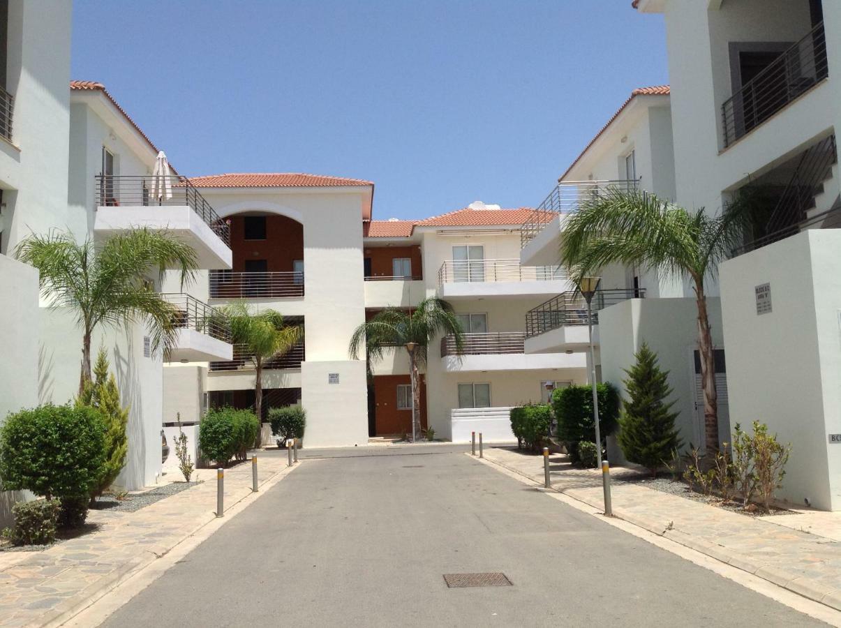 Apartment Helena Paralimni Eksteriør billede