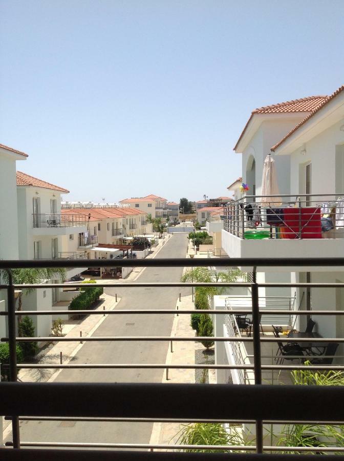 Apartment Helena Paralimni Eksteriør billede